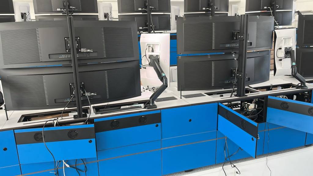 1000021060-.jpg 1000021060-.jpg