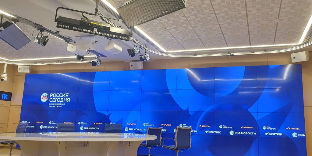 stol-prezidiuma.jpg stol-prezidiuma.jpg